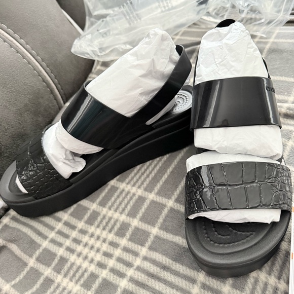 NWT crocs croco shine low wedge sandals Brooklyn - Picture 1 of 7